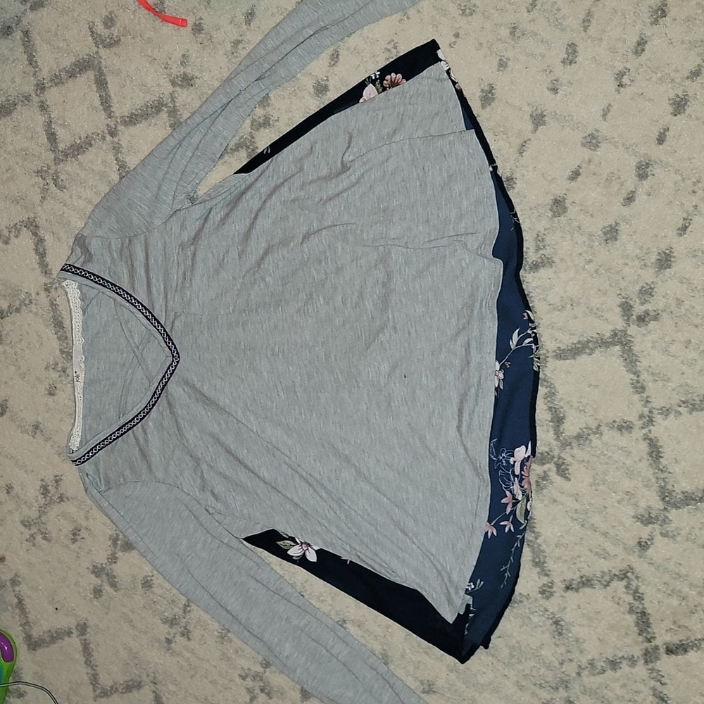 Cute flowy baby doll top (front and back pictured)